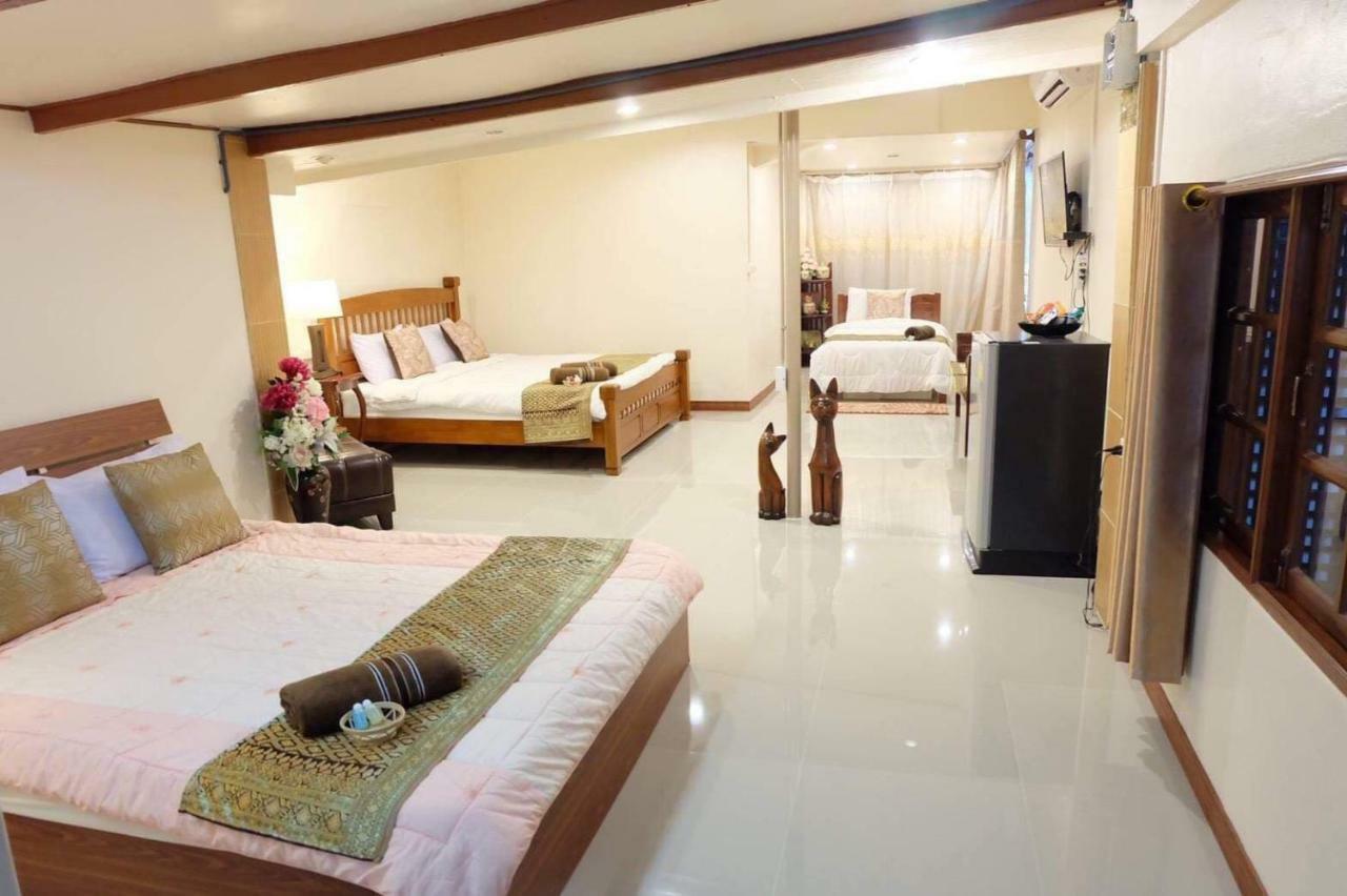 Binlar Guesthouse Ayutthaya Bagian luar foto