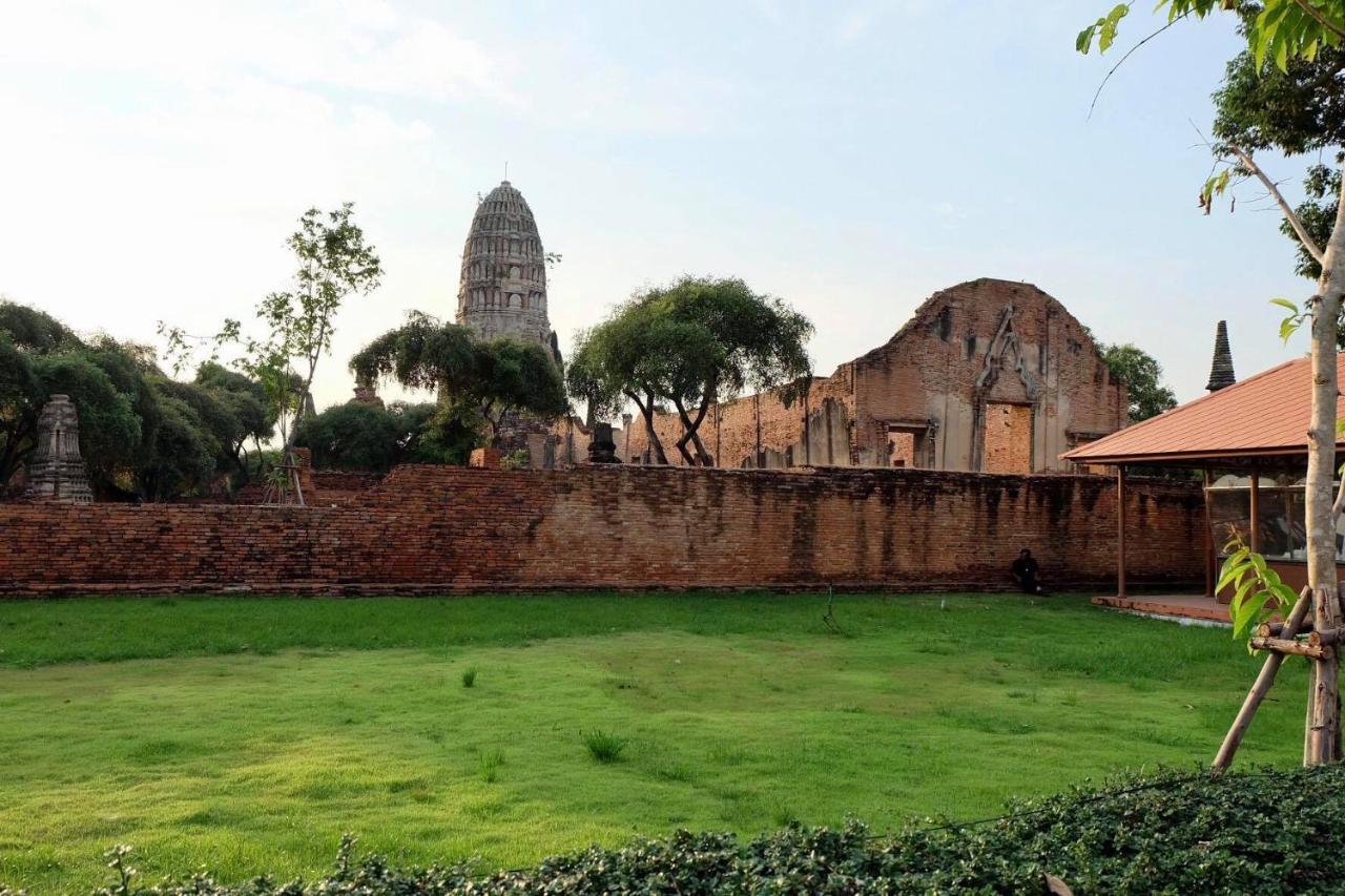 Binlar Guesthouse Ayutthaya Bagian luar foto